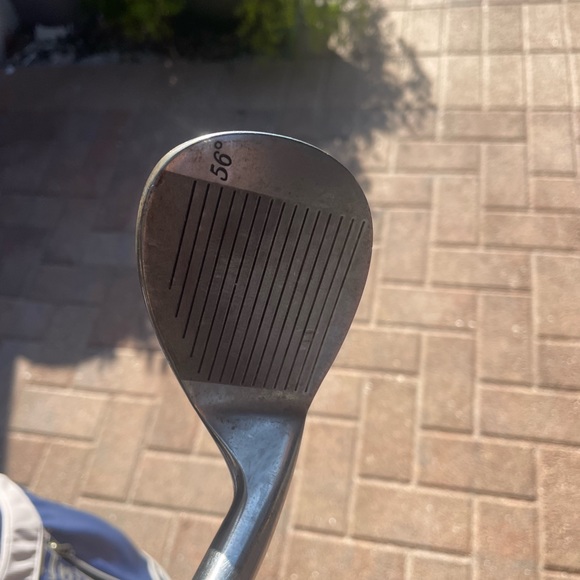 Golf sand wedge 10 / 56 deg Tour 
In left handed 
Steel shaft used conditions - Picture 5 of 5